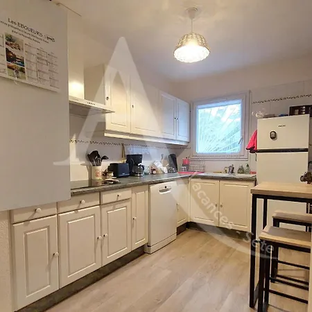 Rdc Avec Piscine, Climatisation Et Garage *