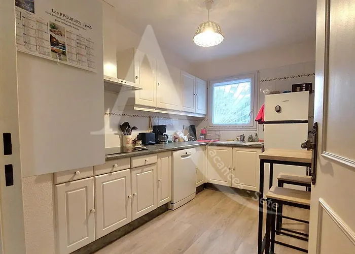 Rdc Avec Piscine, Climatisation Et Garage *